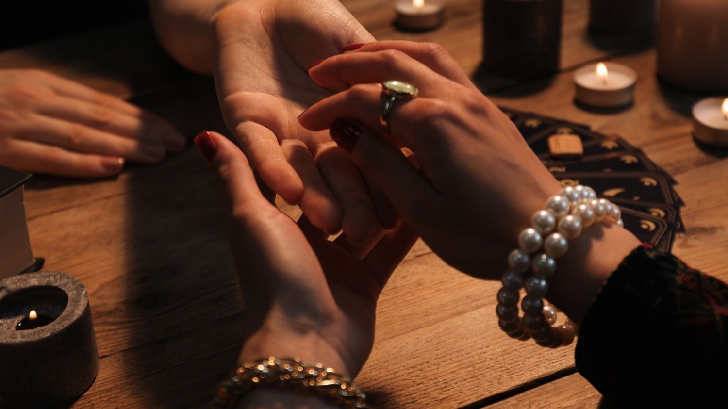 Palm reading and psychic candle session in Maybank TX